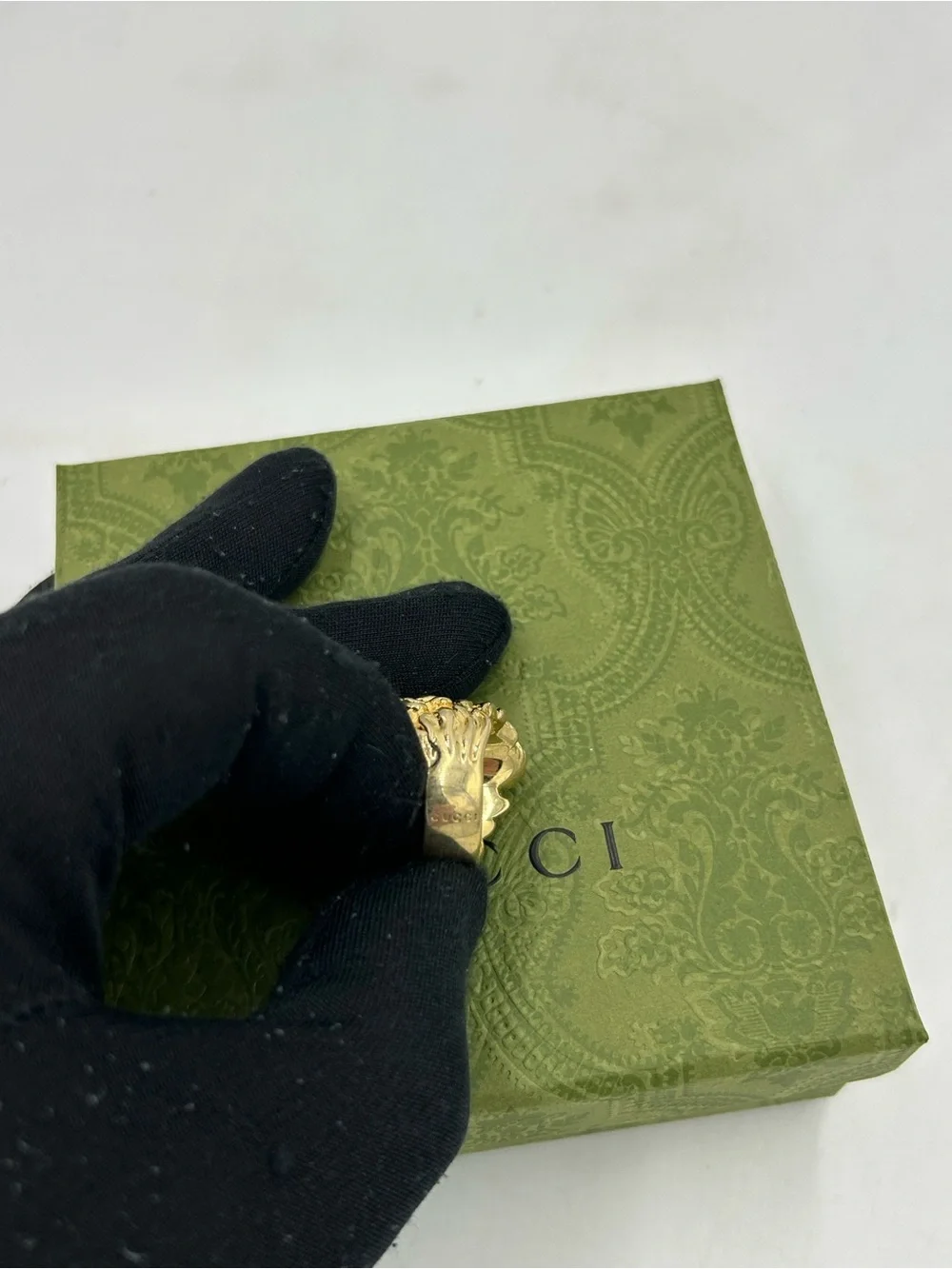 Unisex Gucci, Lionhead motif  gold tone with red crystal size 8.5 made in Italy
